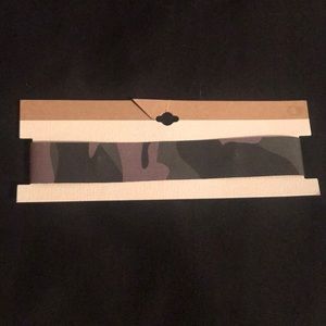 Brand new buckle choker